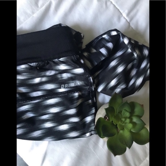 Nike capris - Picture 4 of 6